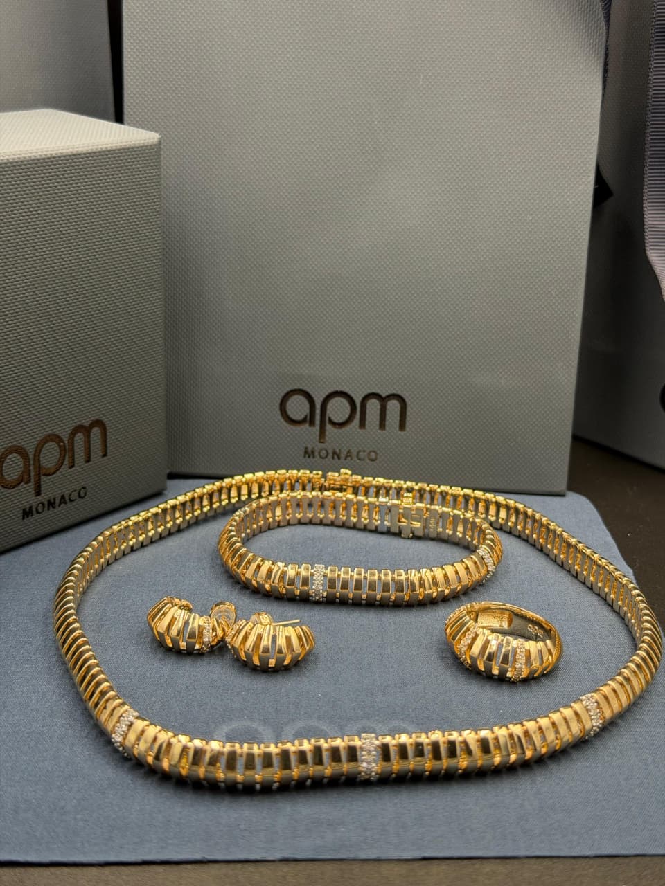 Apm